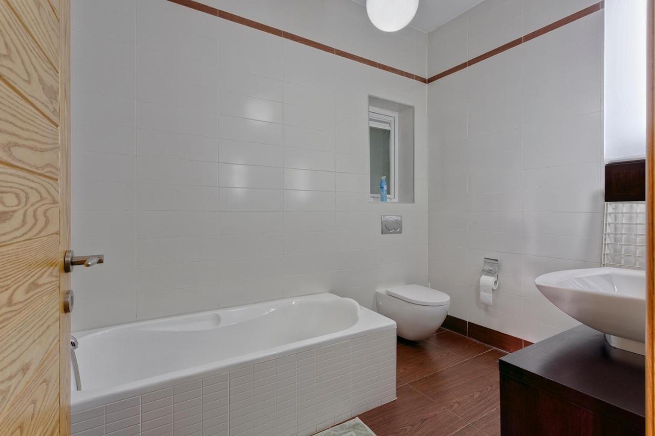 Luxury Apt With Side Seaviews And Pool, Best Location สลีมา ภายนอก รูปภาพ